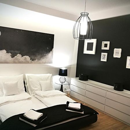 Black&White Apartment- Wierzbowa 5 Πόζναν Εξωτερικό φωτογραφία