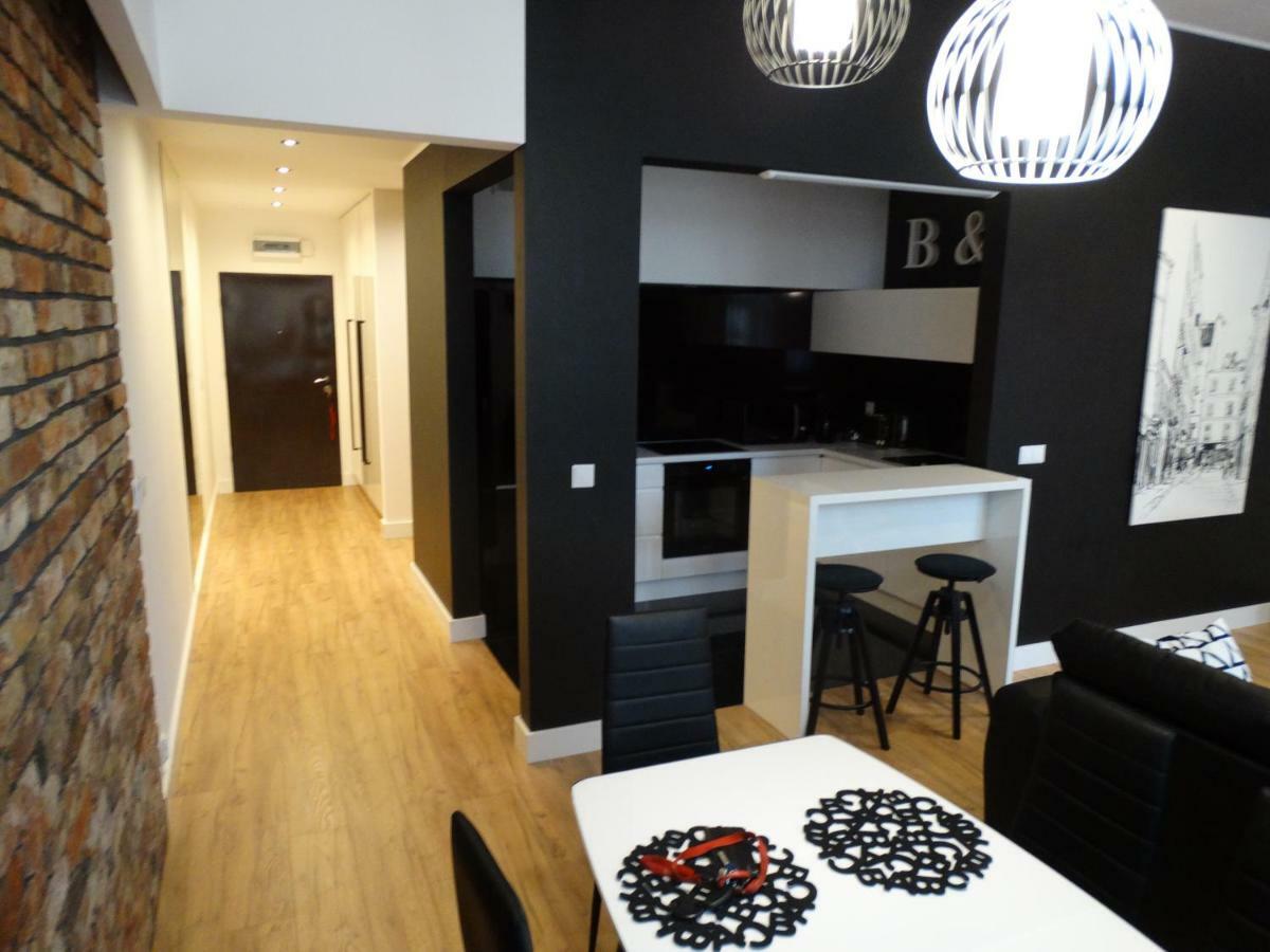 Black&White Apartment- Wierzbowa 5 Πόζναν Εξωτερικό φωτογραφία